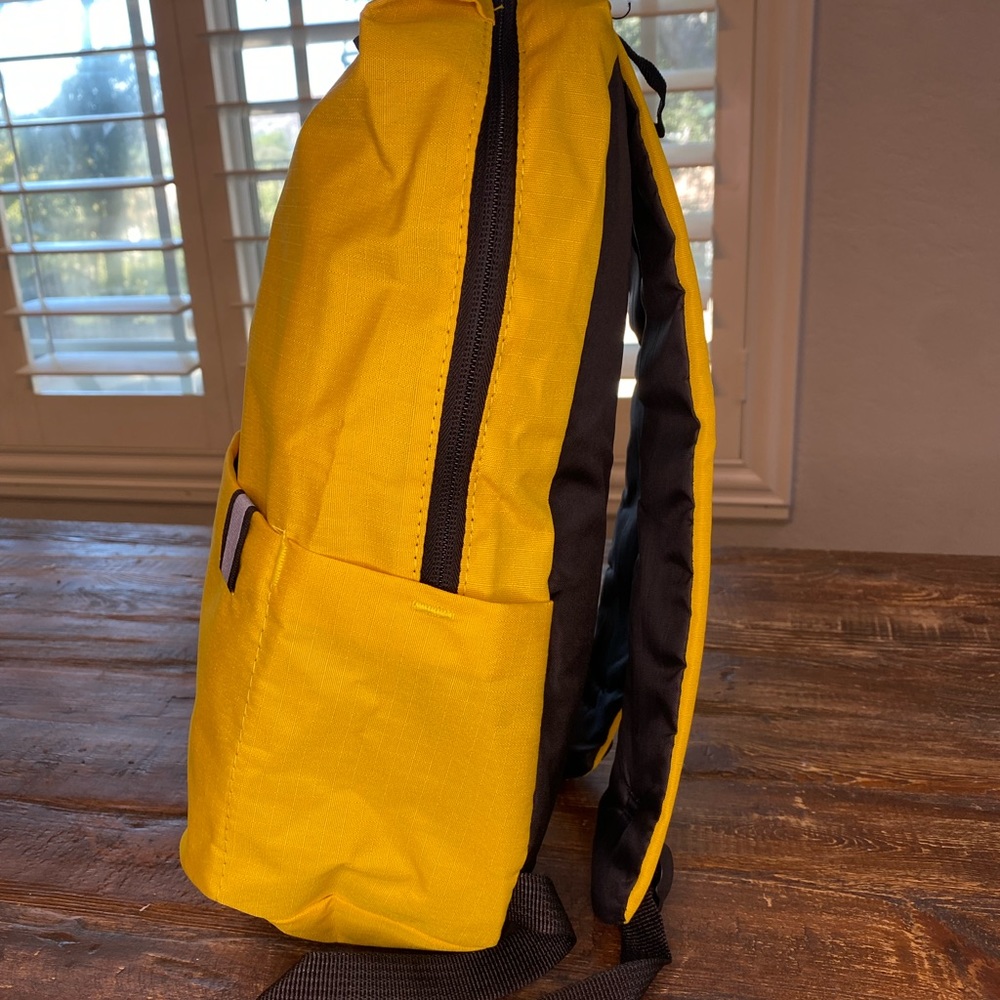 Small & Simple Very Lightweight Backpack Bag for Student & Commuter - Picture 4 of 10